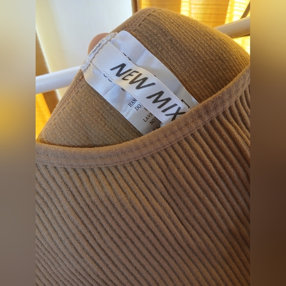 Tan top - Picture 3 of 6